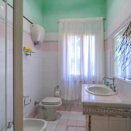Semesterbostad Lovely In With Kitchen Cortona