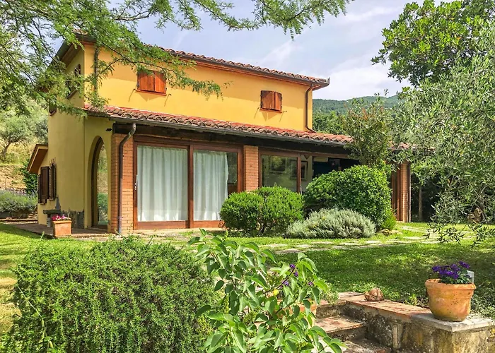 Holiday home Lovely In With Kitchen