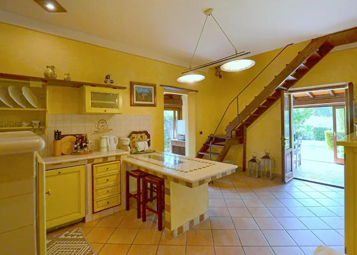 Vakantiehuis Lovely In With Kitchen *